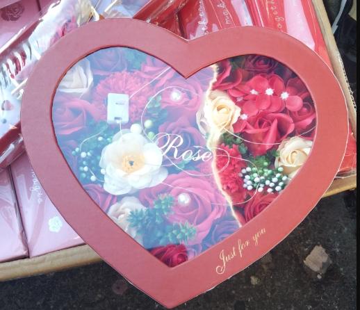 Подарунковий набір мила «Букет троянд» Love Light Rose